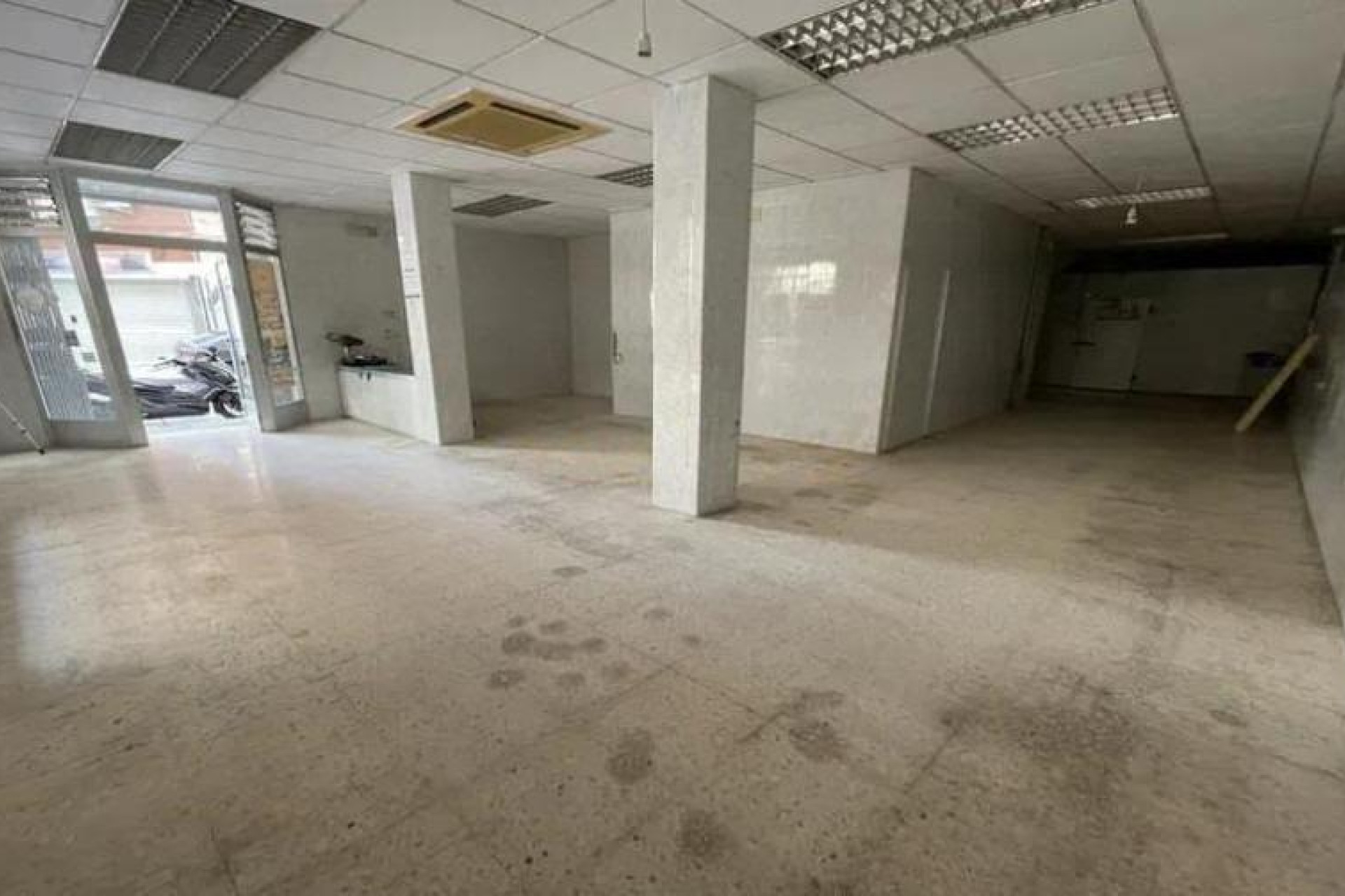 Revente - Commercial - Alicante - Altozano