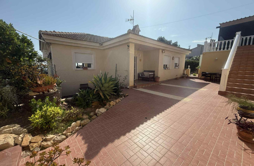 Revente - Detached House / Villa - Almoradí