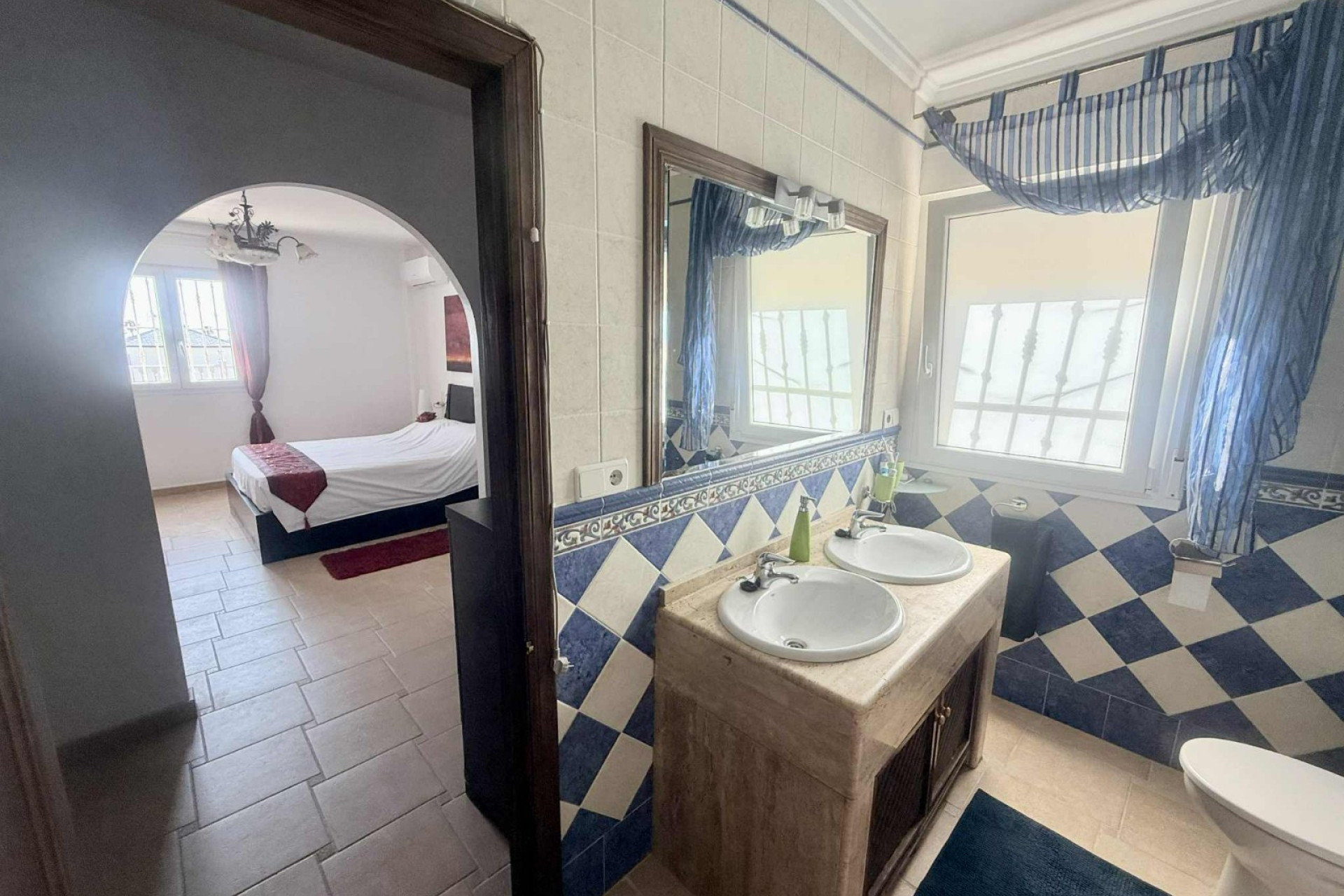 Revente - Detached House / Villa - Almoradí