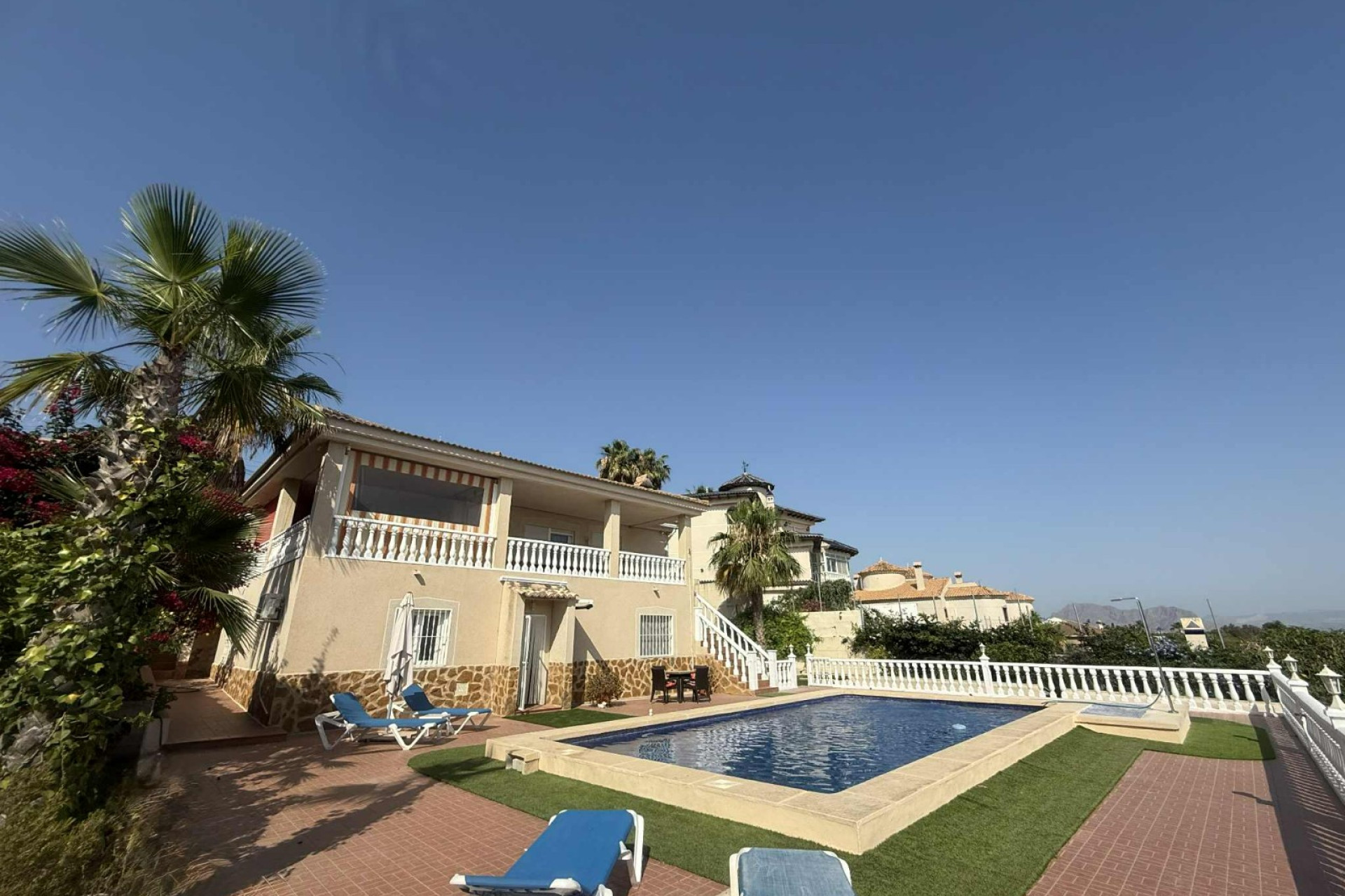 Revente - Detached House / Villa - Almoradí