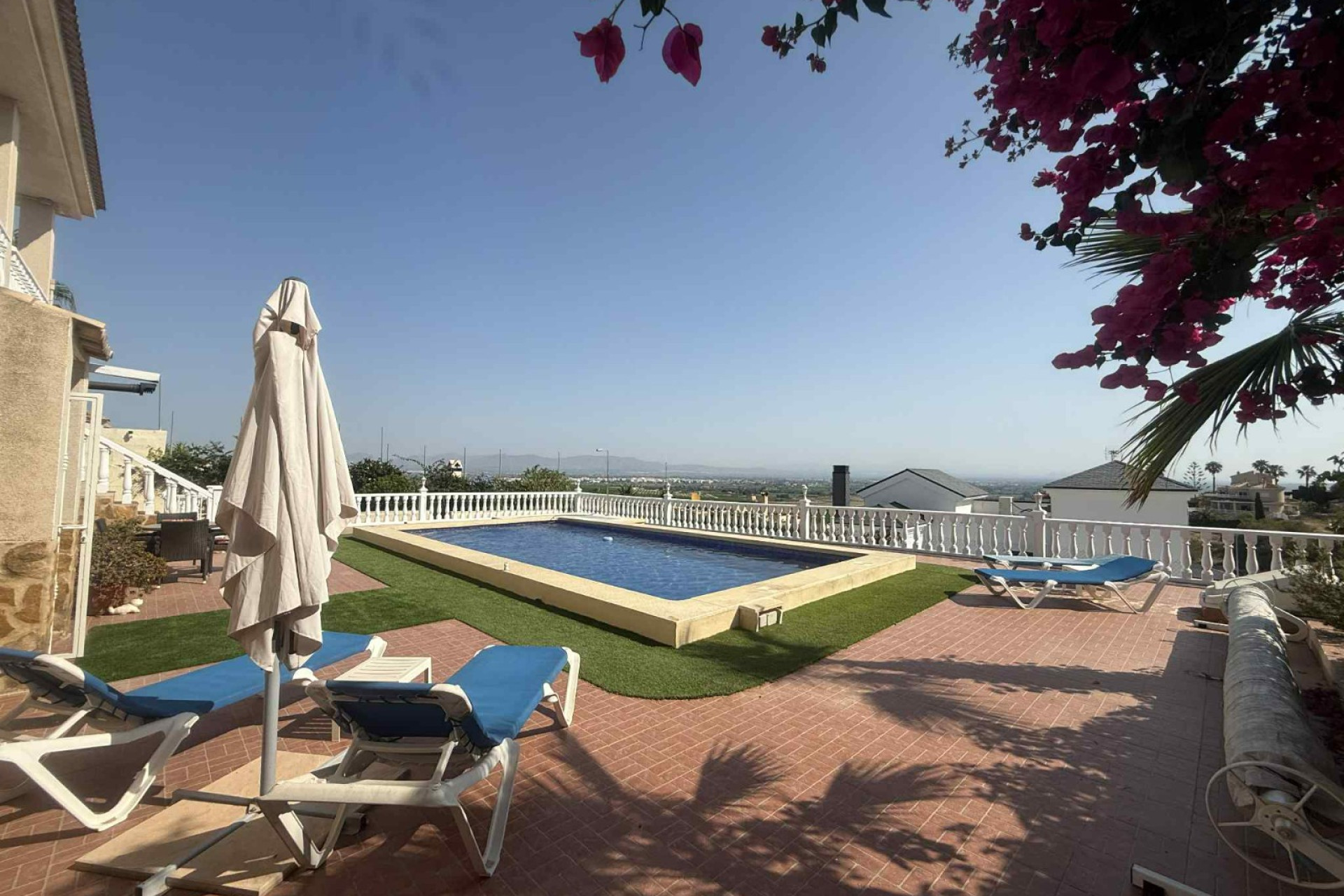 Revente - Detached House / Villa - Almoradí