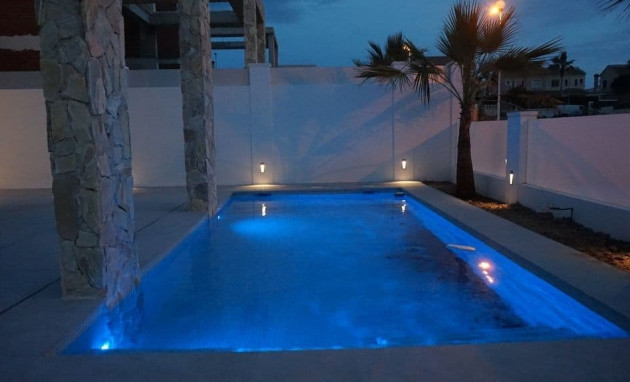 Terraced house - Herverkoop - Torrevieja - SHL--98514