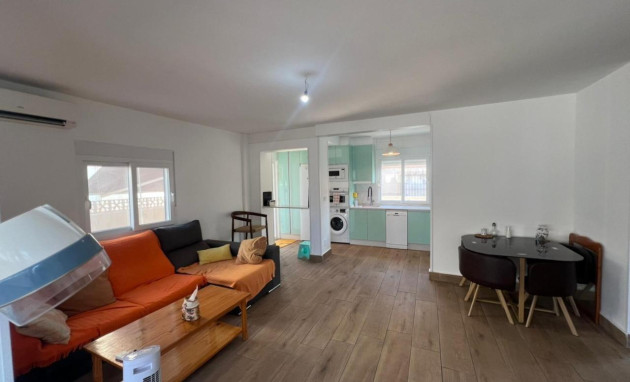 Villa - Herverkoop - Torrevieja - Aguas Nuevas