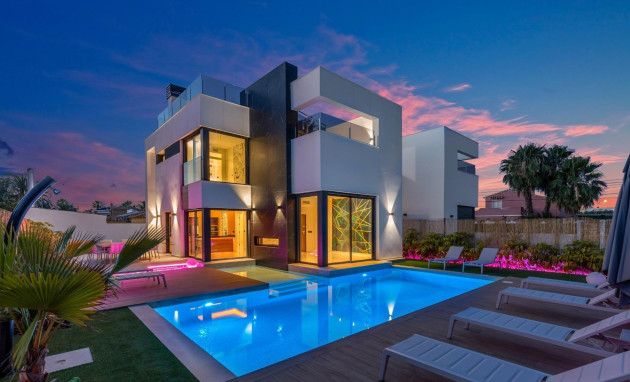 Villa - Herverkoop - Torrevieja - La Siesta - El Salado - Torreta