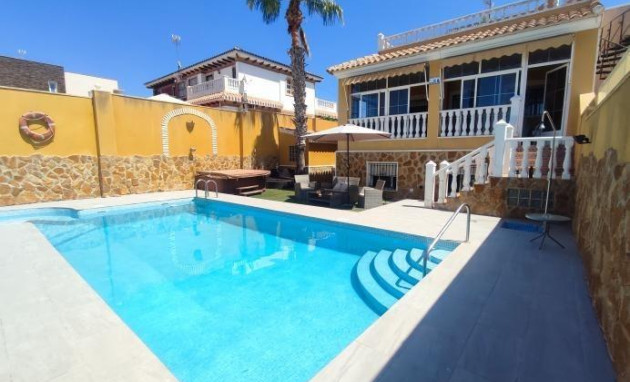 Villa - Herverkoop - Torrevieja - SHL--31265