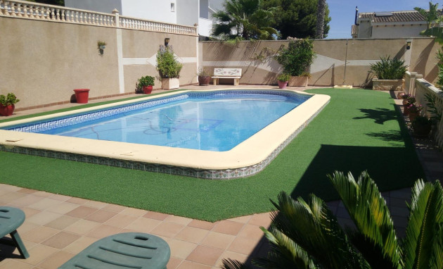 Villa - Herverkoop - Torrevieja - SHL--47674