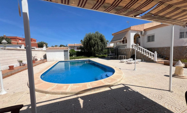 Villa - Resale - Torrevieja - La Siesta - El Salado - Torreta