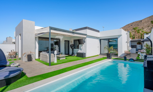 Villa - Reventa - Fortuna - Urbanizacion Las Kalendas