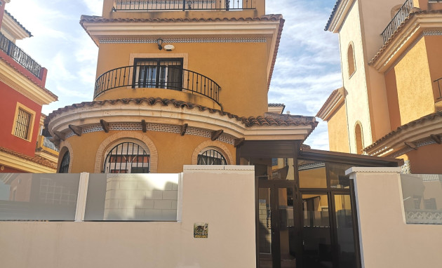 Villa - Reventa - Los Montesinos - La Herrada