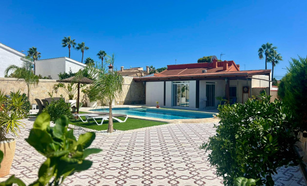 Resale - Detached House / Villa - Ciudad Quesada