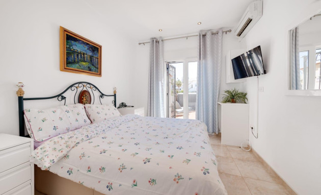 Resale - Villa - Orihuela Costa - Los Dolses