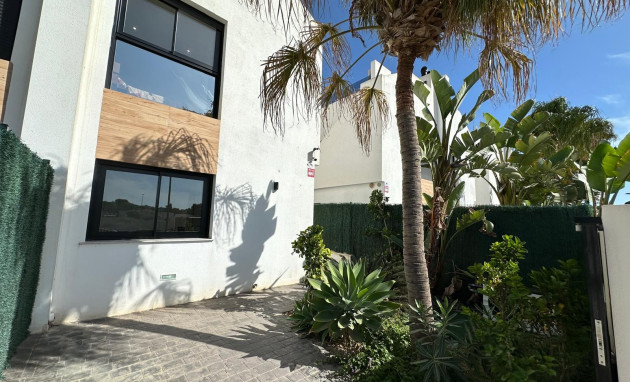 Resale - Villa - LOS ALCÁZARES - Serena Golf