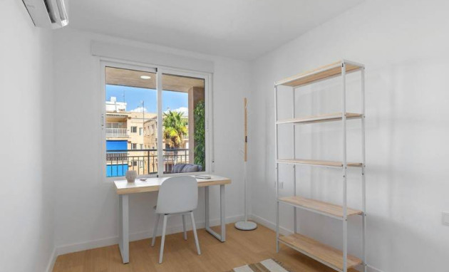 Herverkoop - Flat - Torrevieja - Playa de los Naufragos