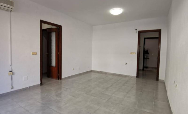 Herverkoop - Apartment - Torrevieja - Estacion de autobuses