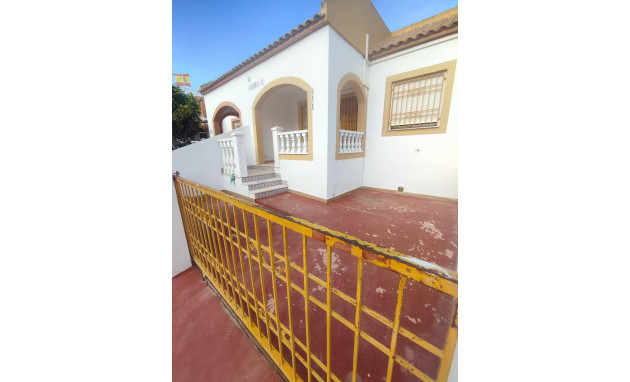 Herverkoop - Bungalow - Gelijkvloers - Torrevieja - La Siesta - El Salado - Torreta