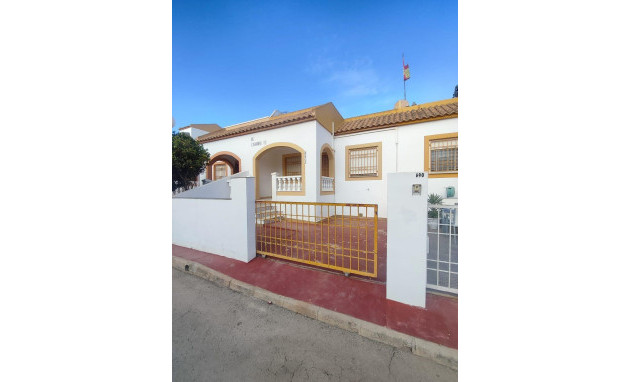 Herverkoop - Bungalow - Gelijkvloers - Torrevieja - La Siesta - El Salado - Torreta