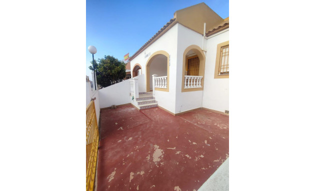 Herverkoop - Bungalow - Gelijkvloers - Torrevieja - La Siesta - El Salado - Torreta