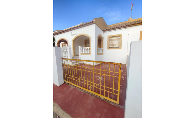 Herverkoop - Bungalow - Gelijkvloers - Torrevieja - La Siesta - El Salado - Torreta