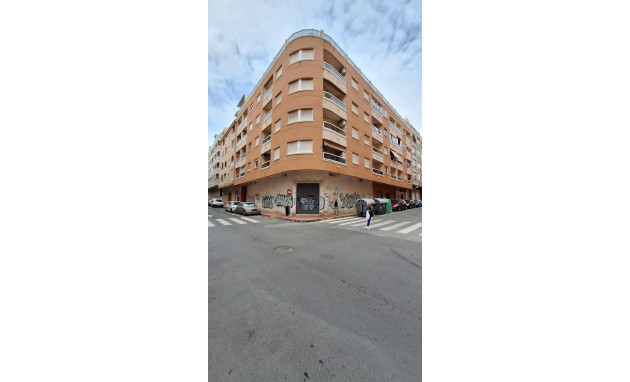 Herverkoop - Apartment - Torrevieja - Estacion de autobuses