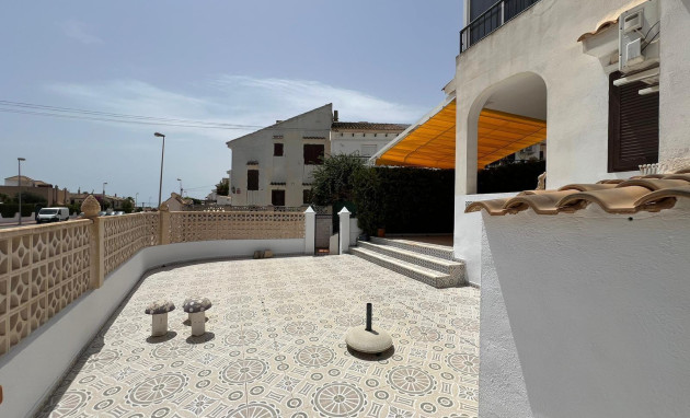 Herverkoop - Bungalow - Gelijkvloers - Torrevieja - Aguas nuevas 2