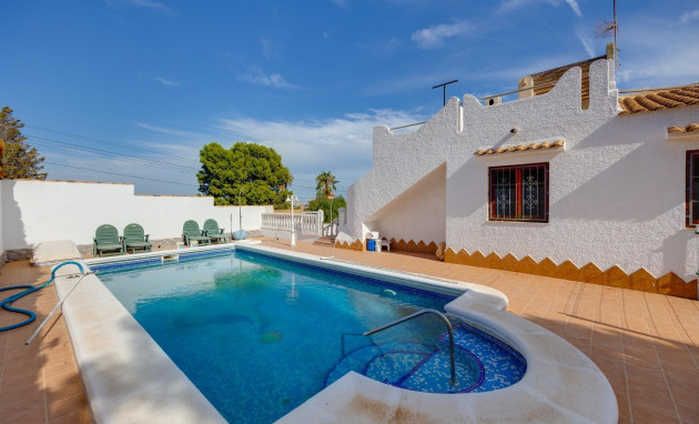 Herverkoop - Villa - Torrevieja - La Siesta - El Salado - Torreta