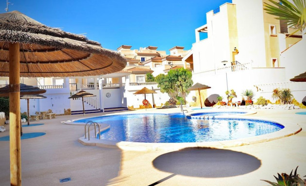 Herverkoop - Villa - San Miguel de Salinas - Residencial los flamencos