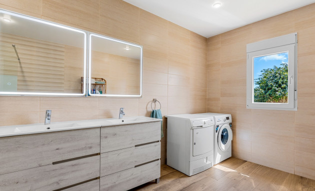 Resale - Villa - Los Montesinos