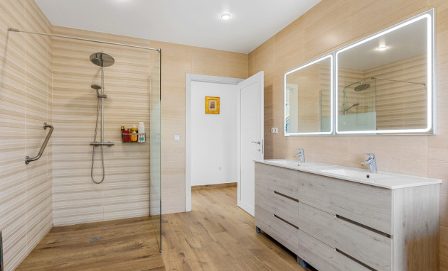 Resale - Villa - Los Montesinos