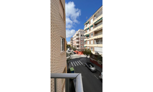 Herverkoop - Apartment - Torrevieja - Estacion de autobuses