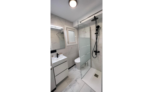 Herverkoop - Apartment - Torrevieja - Estacion de autobuses