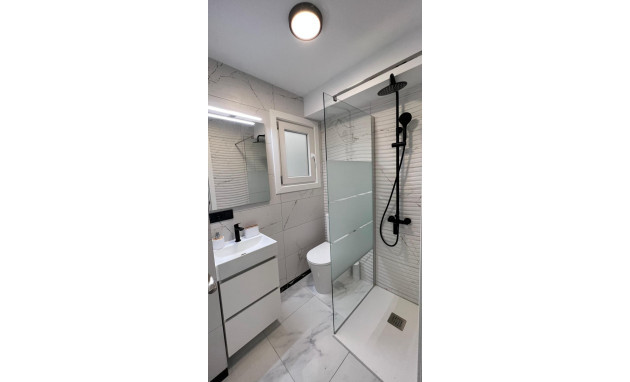 Herverkoop - Apartment - Torrevieja - Estacion de autobuses