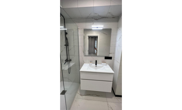 Herverkoop - Apartment - Torrevieja - Estacion de autobuses