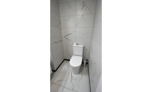 Herverkoop - Apartment - Torrevieja - Estacion de autobuses