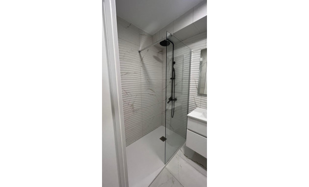 Herverkoop - Apartment - Torrevieja - Estacion de autobuses