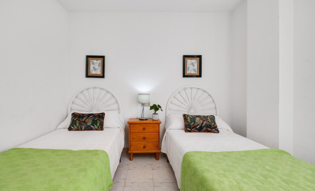 Herverkoop - Apartment - Torrevieja - Estacion de autobuses