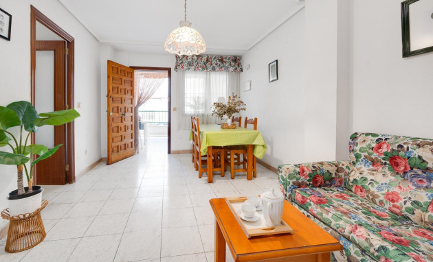 Herverkoop - Apartment - Torrevieja - Estacion de autobuses