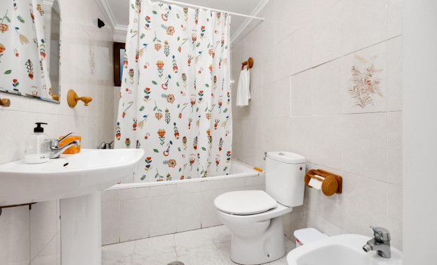 Herverkoop - Apartment - Torrevieja - Estacion de autobuses