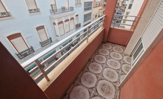 Herverkoop - Apartment - Torrevieja - Estacion de autobuses