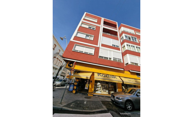 Herverkoop - Apartment - Torrevieja - Estacion de autobuses