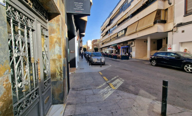 Herverkoop - Apartment - Torrevieja - Estacion de autobuses