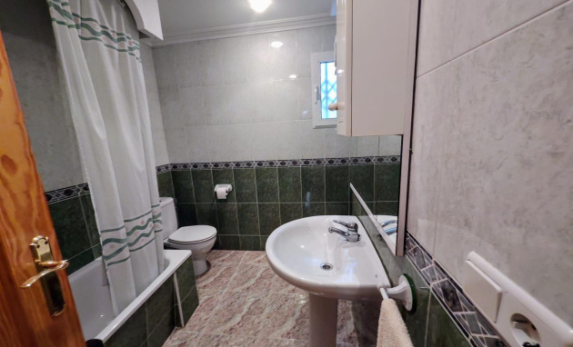 Herverkoop - Apartment - Torrevieja - Estacion de autobuses