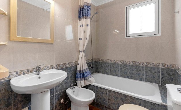 Herverkoop - Apartment - Torrevieja - Estacion de autobuses