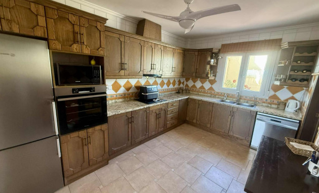 Resale - Detached House / Villa - Almoradí