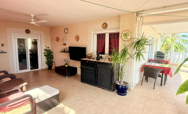 Resale - Detached House / Villa - Almoradí