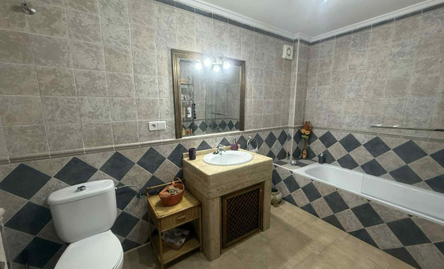 Resale - Detached House / Villa - Almoradí