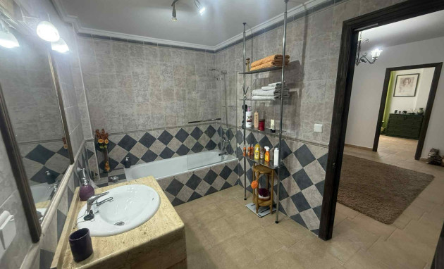 Resale - Detached House / Villa - Almoradí