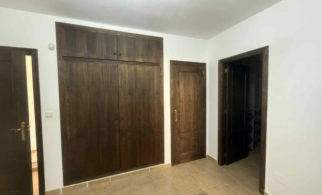 Resale - Detached House / Villa - Almoradí