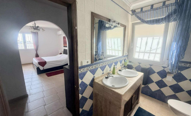 Resale - Detached House / Villa - Almoradí