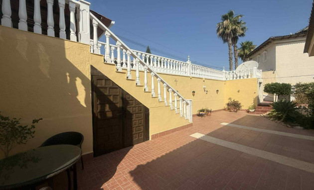 Resale - Detached House / Villa - Almoradí