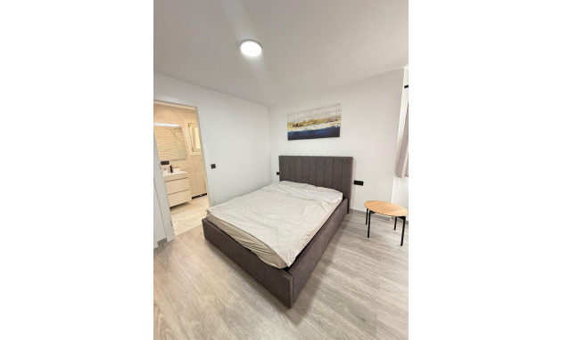 Herverkoop - Apartment - Torrevieja - Estacion de autobuses